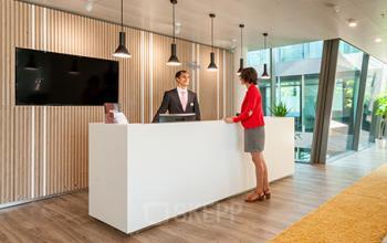 Modern reception area at Richtistrasse 7, Zürich East, with a welcoming ambiance for an office space rental.